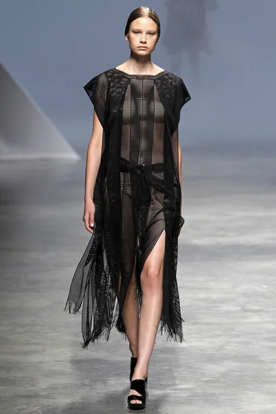 Look 19